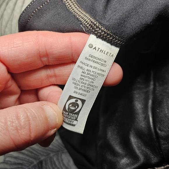 EUC Athleta All Over Gleam Tight Faux Leather Leggings Tight Black Xsmall - Picture 9 of 13